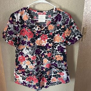 Cherokee S scrub top